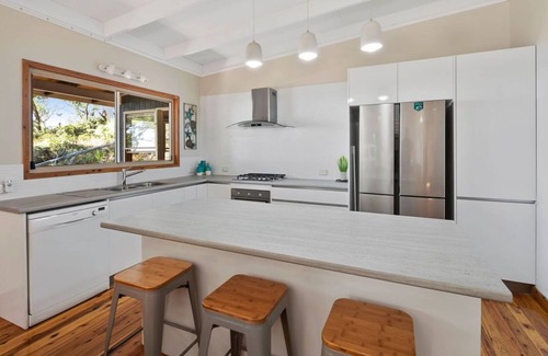 Point Lookout House | New kitchen, water views and pet friendly