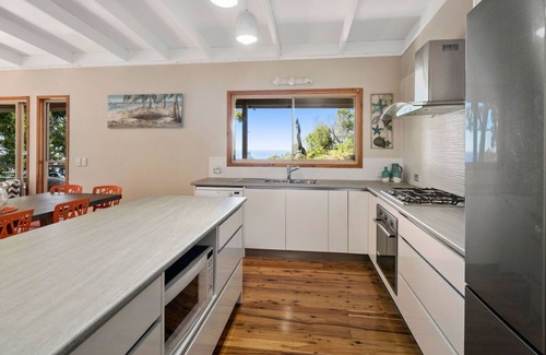 Point Lookout House | New kitchen, water views and pet friendly