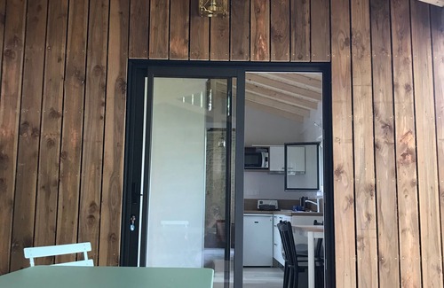 Centre Ville House | New L'horizon gîte in an exceptional town location. Free parking