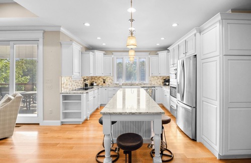 Pittsburg House | New lake front getaway on Woods Creek Lake with entertainment opportunities for everyone! Perfect for holidays, weekend getaways, family weekends, or just a good ole fashioned lake weekend.