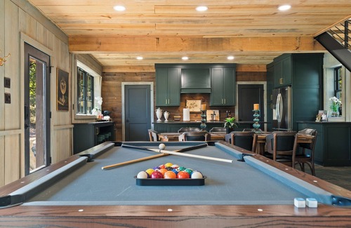 Mid America House | NEW! Lake Hamilton, 48 Private Acres, Hot Tub, Sleeps 16 or 39, Pond, Boat Dock