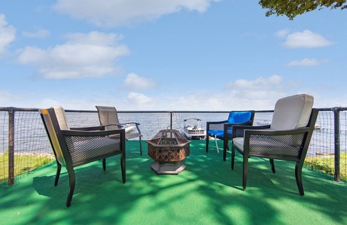 Bridgeport House | NEW Lakefront, Dock & Kayaks, Fire Pit by Casino