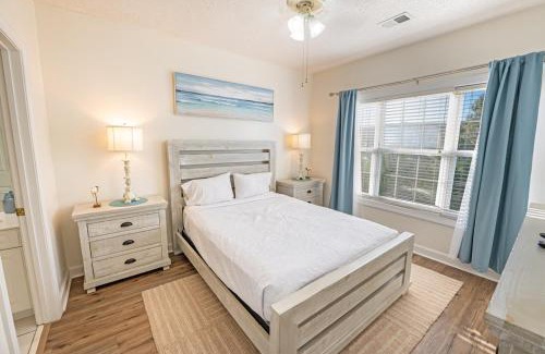 Socastee Apartment | NEW! Large 2BR in Azalea Lakes Pools Hot Tubs!