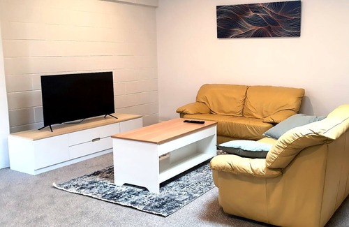 Te Aro Apartment | New Large Central Cuba St Apartment! Unit 2