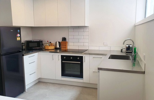 Te Aro Apartment | New Large Central Cuba St Apartment! Unit 2