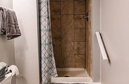 Lupton City House | NEW LISTING! Beautiful 3 Bed, 2.5 Bath Townhouse by RedAwning