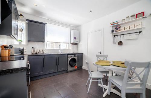Herne Hill Apartment | New Listing! Calming 2BR near park, Herne Hill