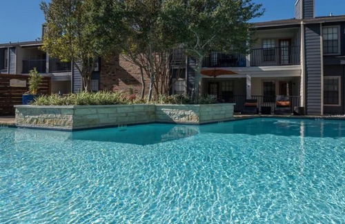 Fort Worth Apartment | NEW LISTING -COZY COMFORT/POOL/ NEAR TCU 10 MINS TO DOWNTOWN/Dickies stadium