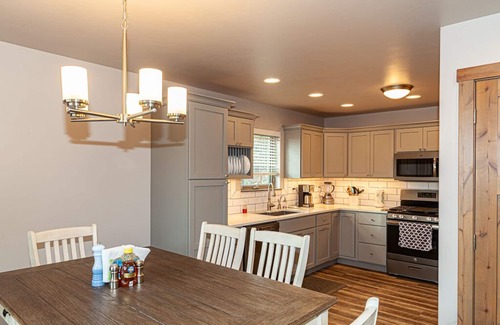 Somers Cottage | NEW LISTING! EXCEPTIONAL 3 BEDROOM 2 BATH CABIN IN THE WOODS