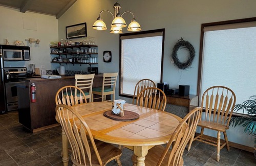 Yachats House | NEW LISTING! Fantasea! Enjoy dramatic crashing waves, fireplace, dog friendly!