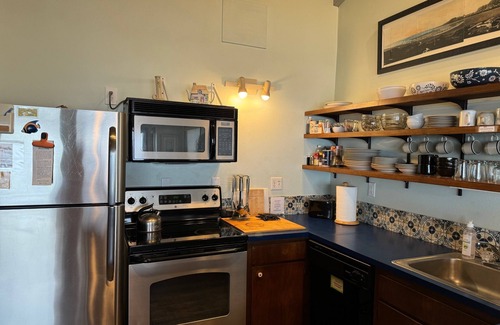 Yachats House | NEW LISTING! Fantasea! Enjoy dramatic crashing waves, fireplace, dog friendly!