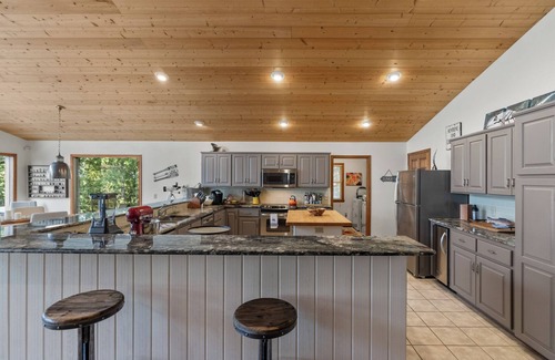 Quitman House | New Listing! Greers Ferry Lakefront home with ping pong, kayaks, and more!