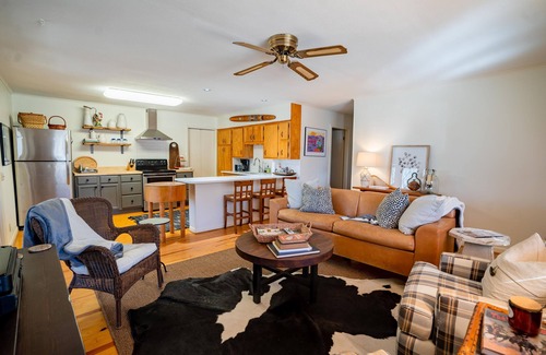 Greers Ferry House | New Listing! Has Relaxing Screened Porch, Steps from Greers Ferry Lake!