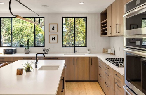 Hollywood Hills Villa | New Listing! Hillcrest Haven by Colby & Conrad