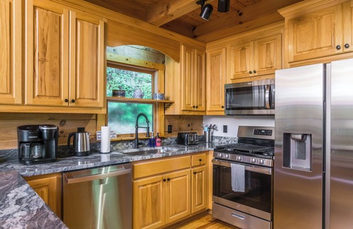 Dahlonega Cabin | New Listing! Lakeview Retreat-3-Bed/3-Bath/HotTub/Ping-Pong/Lake!