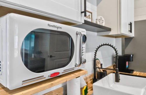 Tranquil Harbour House | New Listing Luxury House 5 Min Walk to Beach