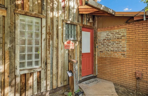 Moab Cabin | New Listing! Main Street Retreat | Moab Studio w/Soaking Tub & BBQ