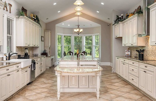 Matthews House | New Listing! Massive 6 Bed-Perfect 4 Large Groups