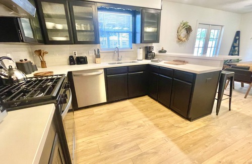 Southwood Valley House | NEW LISTING Mid-Century Modern, The Oliver Retreat, in Aggieland - Sleeps 10