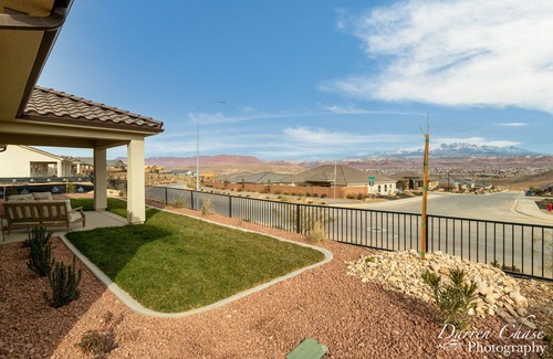St. George House | New listing* moments away from St. George's world renowned biking trails * *