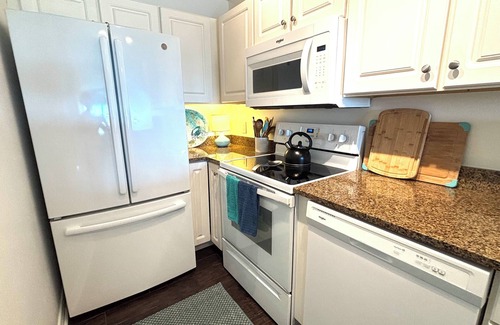 Innerarity Townhomes House | NEW LISTING! Monthly snowbird rate! Beach. Pool. Near FloraBama and Gulf Shores!