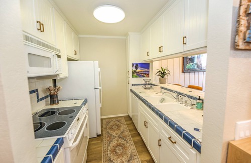 Townsite Cottage | *New Listing* NCV C4 Beautiful beachfront cottage, all new furnishings w/Stunning Ocean views