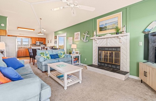 Kitty Hawk House | 🌟New Listing🌟Ocean Views🌊Walk to Beach, Pool, Bikes, Beach Chairs, Dogs ✔️