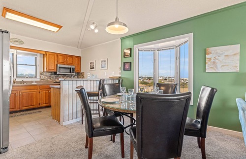 Kitty Hawk House | 🌟New Listing🌟Ocean Views🌊Walk to Beach, Pool, Bikes, Beach Chairs, Dogs ✔️
