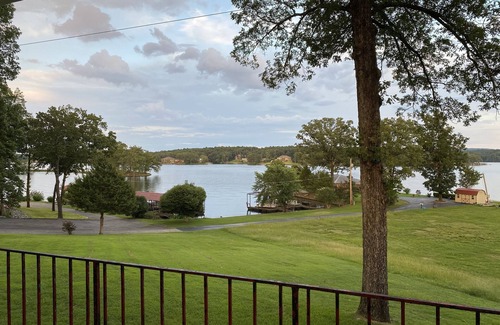 Hot Springs House | New listing. Stunning Hot Springs Lakefront Condo