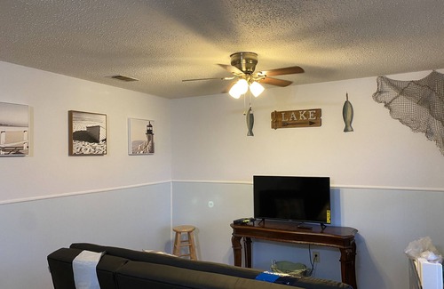 Hot Springs House | New listing. Stunning Hot Springs Lakefront Condo