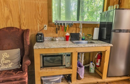 Tyler Cabin | NEW LISTING! The Tree House (1-Bedroom Cabin) by RedAwning
