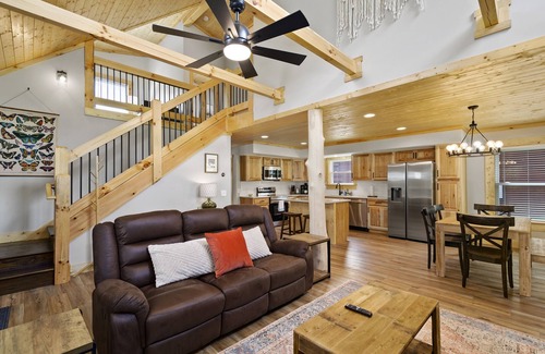 Maggie Valley Cabin | New Log Cabin in the Valley, Elk Experience, Year Round Access