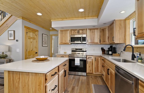 Maggie Valley Cabin | New Log Cabin in the Valley, Elk Experience, Year Round Access