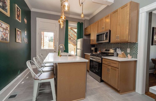 Phoenix Hill House | New! Louisville Lore in NuLu - 6beds!3ba! Hot Tub!