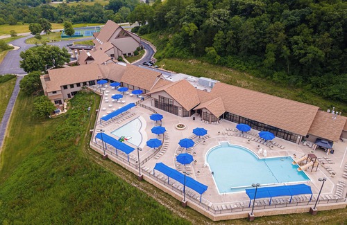 The Galena Territory House | New/Lux/Secluded/4.4 Acres/Golf sim/Theater/Game room/Firepit/Hot tub