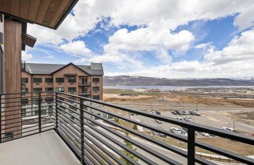 Park City Apartment | New Lux Studio with Hot Tub and Amazing Views