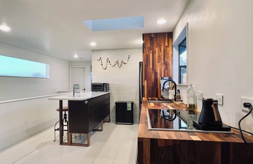 Green Lake House | NEW Luxe Modern Bright Open Floor Plan. Superb Location. Walk to everything.