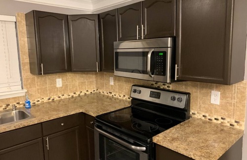 University Place House | NEW Luxurious comfy interior, 15 min from Uptown!