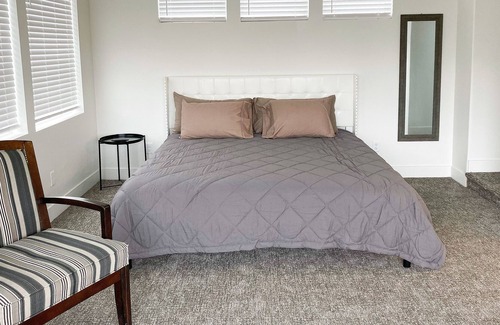 Salem House | New Luxurious Mountain View Townhomes