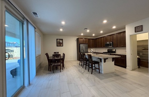 Sacramento House | New Luxury 2,850 Square Feet House with EV Level 2 Charger in Great Location