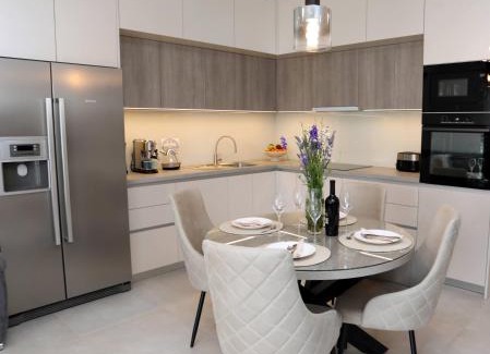 Vintijan Apartment | New luxury air-conditioned apartment, with jacuzzi, free parking and gardens