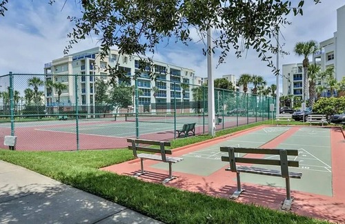 New Smyrna Beach Condo | New luxury Beach Condo“Casa del Mar” Walk to beach, resort style amenities