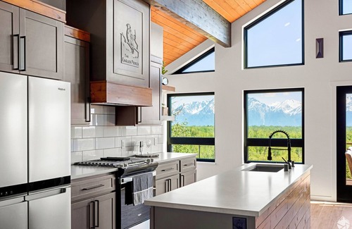 Gateway House | *NEW* Luxury Living close to popular hiking & skiing in Palmer Wasilla