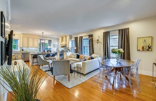 Forest Hills - Woodbourne Condo | New Luxury Renovation | near T