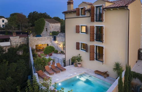 Bale Villa | NEW Luxury Villa Casa Nova with Game Room, Summer kitchen and heated Pool