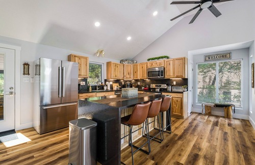 McGaheysville Cabin | New! Lynx Lodge - Luxury Mountain Modern Home - Sleeps 14-16, great rates!