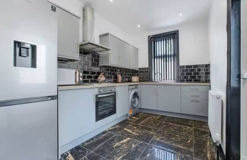 Blackpool Town Center House | New Mixies Manor