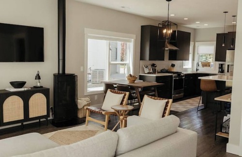 Red Lodge House | New + Modern 3BR House