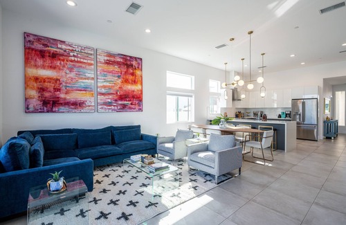 Desert Hot Springs House | New* Modern 4B/3B | Hot Tub, Pool | 2 suites + king beds| EV charger