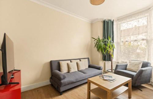 William Morris House | New! Modern 5BR House by Lloyd Park in Walthamstow